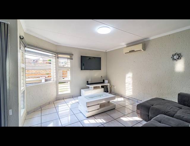 3 BEDROOM TOWNHOUSE FOR SALE IN WINCHESTER HILLS